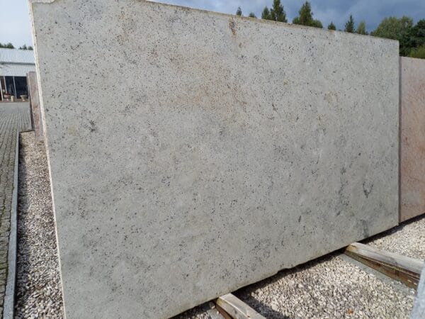 granit colonial white slab1 scaled